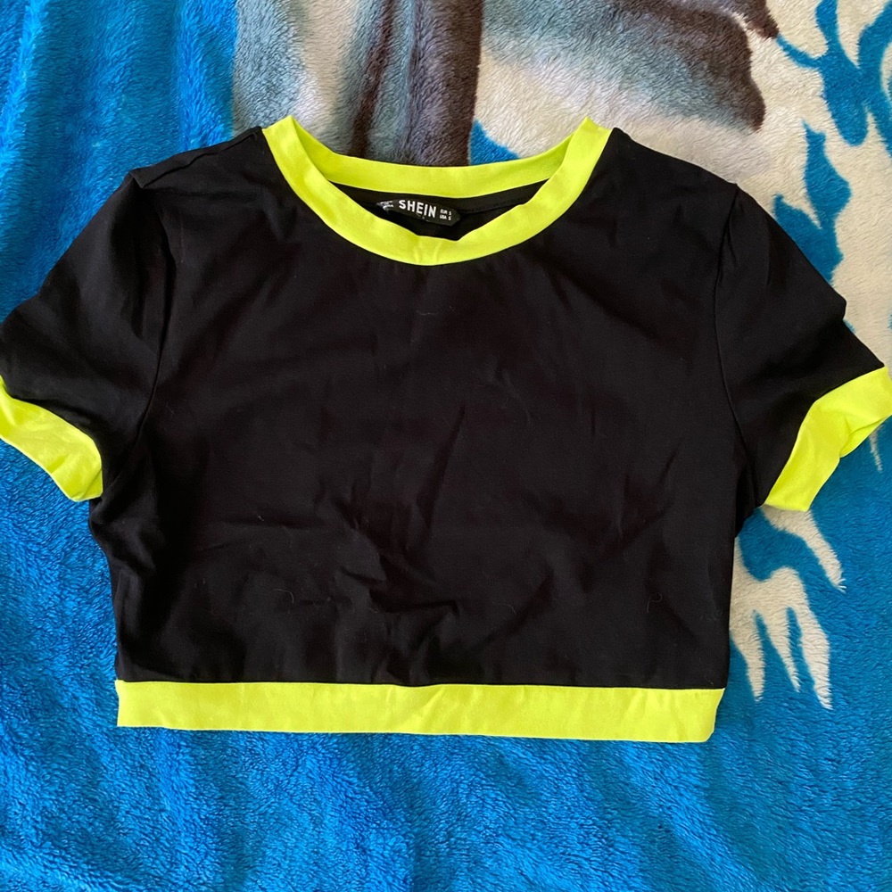 Cropped shirt !